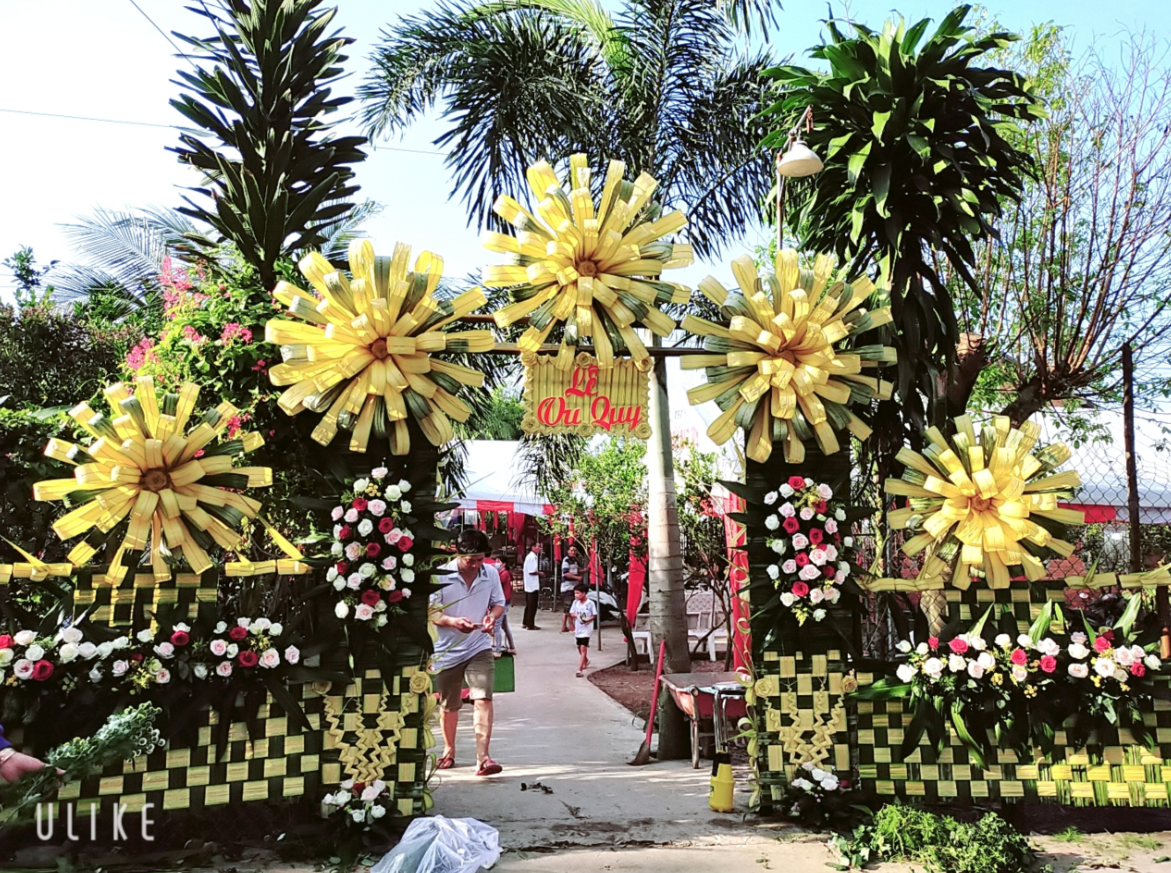 cổng hoa lá dừa ở cần thơ